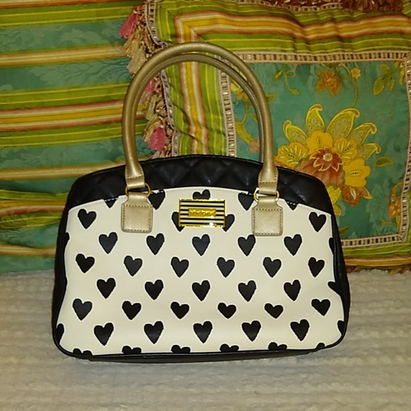 Betsey Johnson Handbags - Betsey Johnson B&W Heart Handbag- Gorgeous!!! EUC
